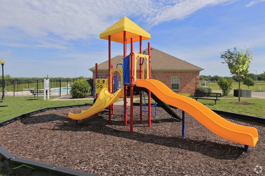 Primary Photo - Lansing Heights Townhomes