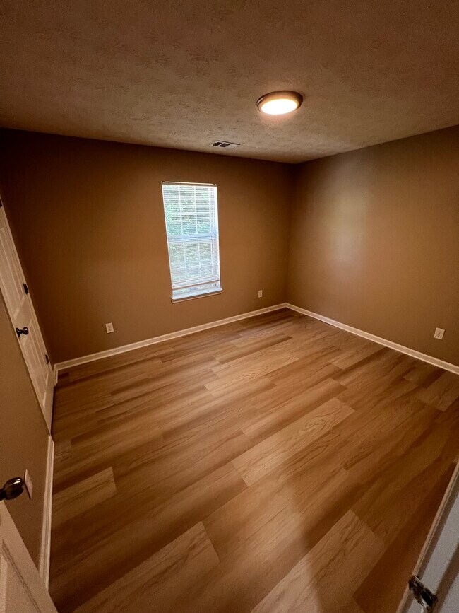 Building Photo - 2381 Rimmele Dr NW