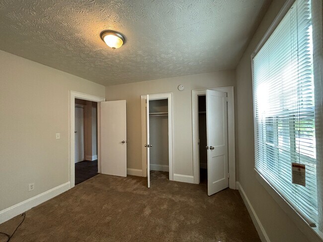 Building Photo - 282 Windsor Dr