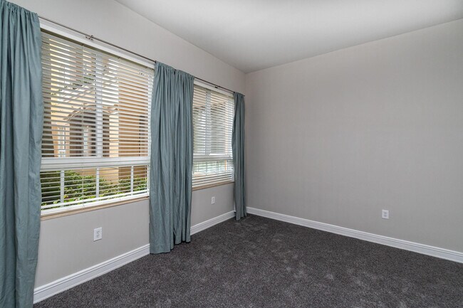 Building Photo - 16101 Emerald Estates Dr