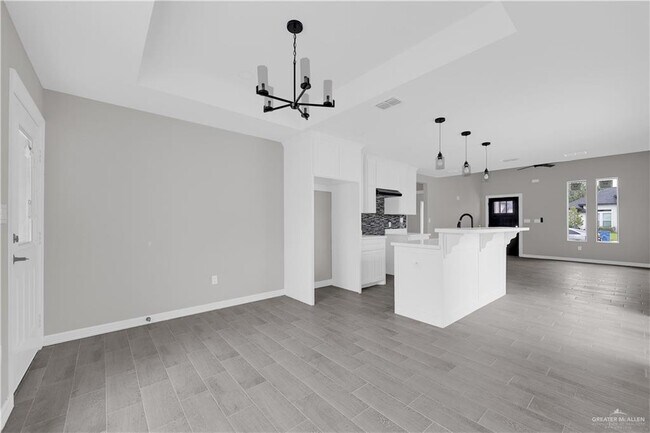 Building Photo - 16 Tower Oak Dr