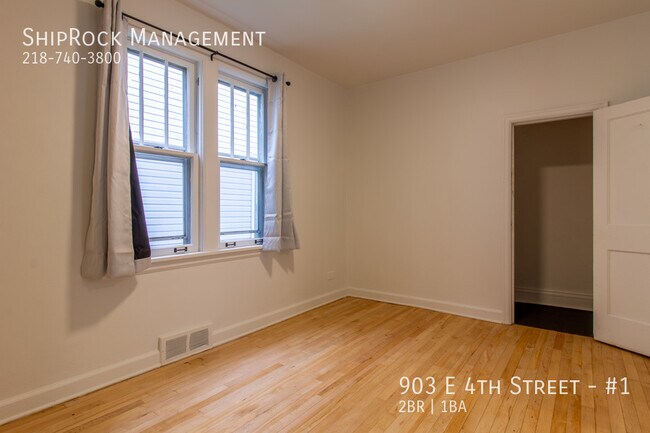 Building Photo - 903 E 4th St