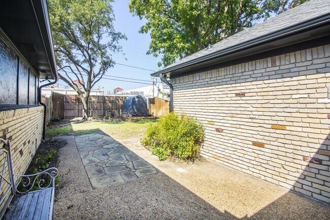 Building Photo - 9743 Burney Dr