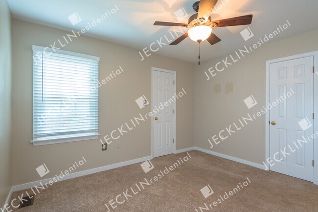 Building Photo - 2329 Horsley Dr