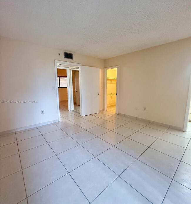 Building Photo - 8760 SW 133rd Avenue Rd