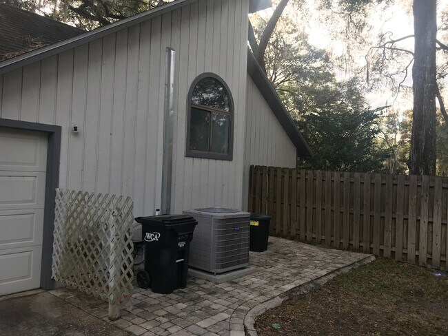 Building Photo - Beautifully Renovated Home in The Reserve!