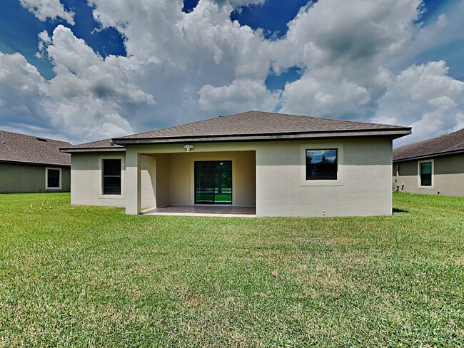Building Photo - 2467 Winnipeg Dr