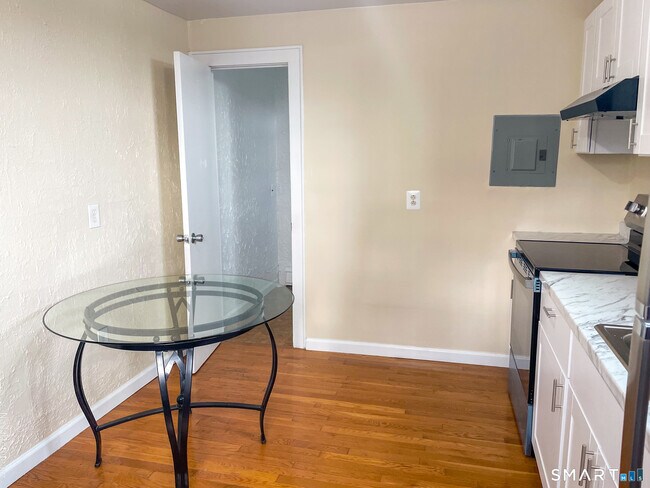 Building Photo - 155 Bouton St