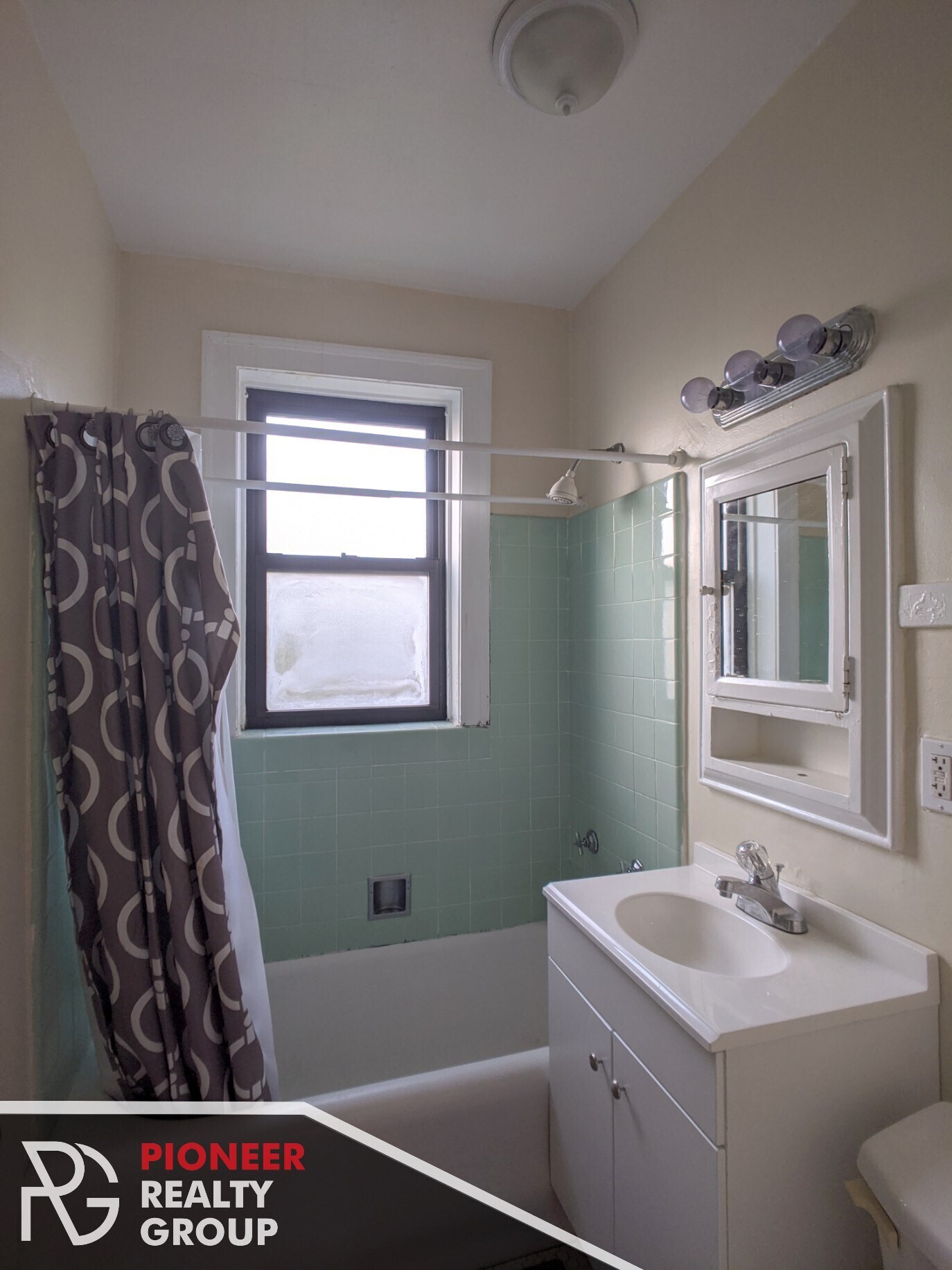 Building Photo - 4542 N Damen Ave