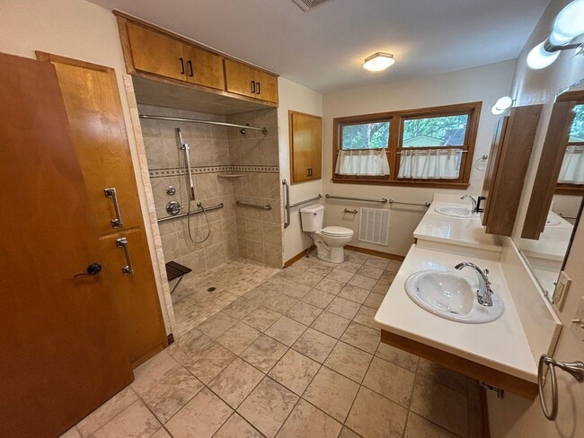 Building Photo - Mid-Century Modern 3-Bedroom, 2-Bathroom H...