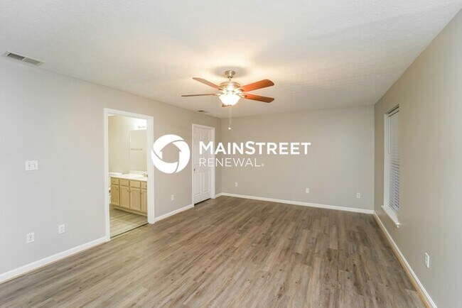 Building Photo - 4 Bedroom Pet-Friendly Home in Louisville, KY with Main Street Renewal