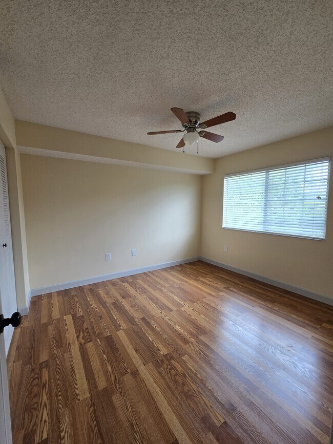 Building Photo - 5025 Wiles Rd