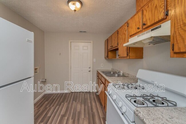 Building Photo - 821 Forsythe St