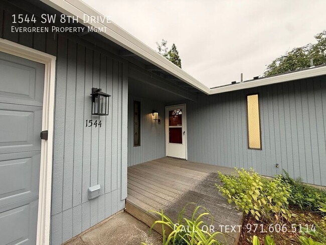 Building Photo - 1544 SW 8th Dr