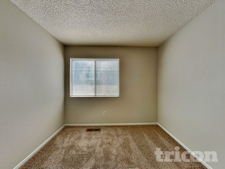 Building Photo - 2020 Burnside Dr