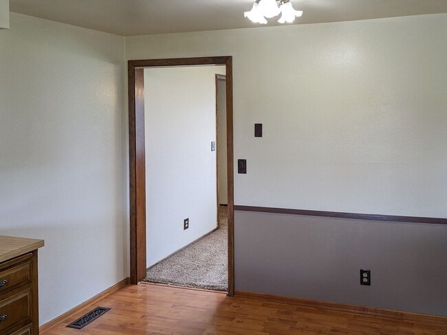Building Photo - 1613 River Rock Dr NE