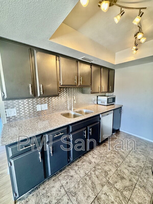 Building Photo - 1265 N Granite Reef Rd