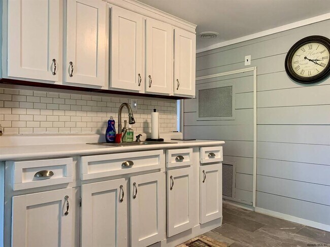 Building Photo - 934 Mohegan Rd