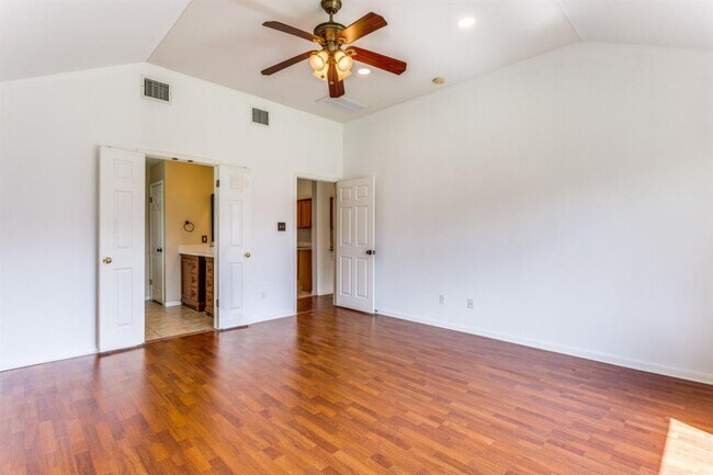 Building Photo - 648 Columbine Ave