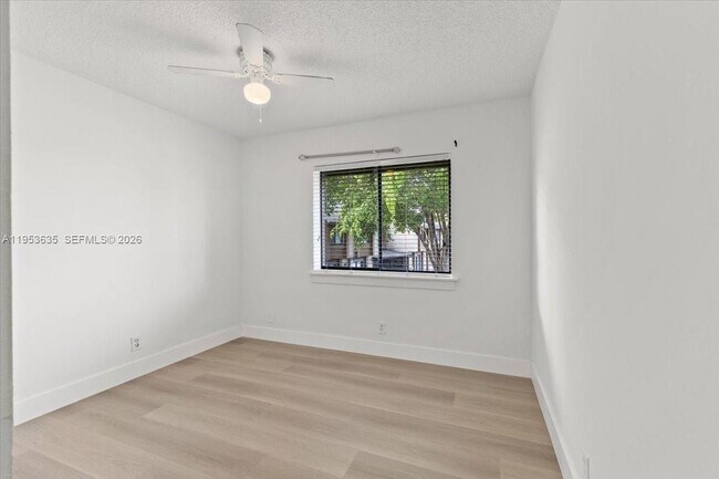 Building Photo - 181 Wimbledon Lakes Dr