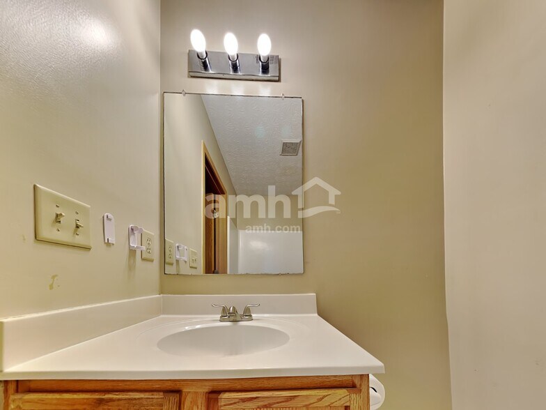 Building Photo - 7523 Canal Highlands Blvd