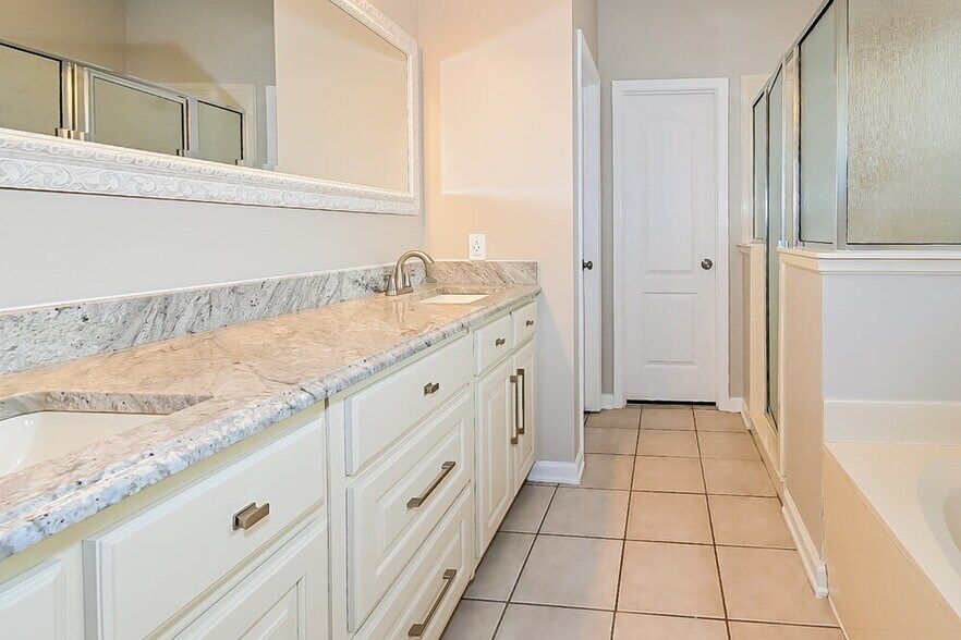Building Photo - 4444 Nicholas Ln