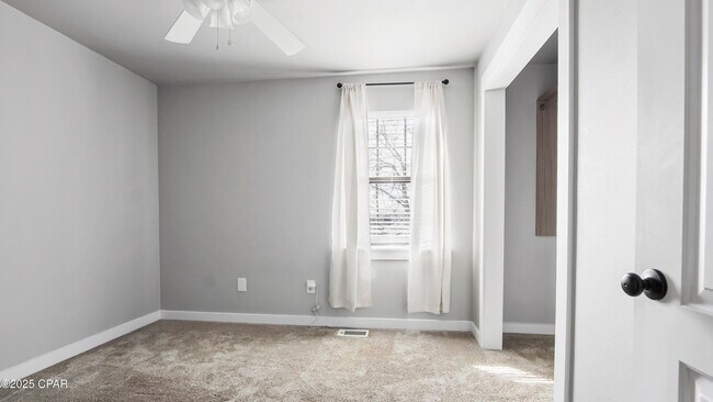 Building Photo - 2400 Jason Dr