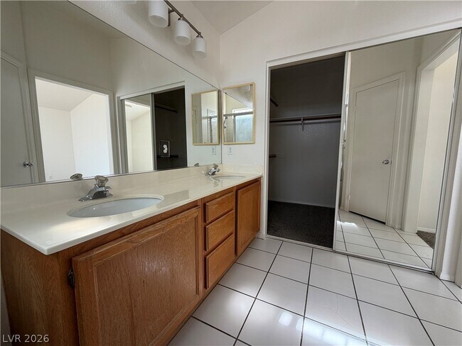 Building Photo - 8089 Kentshire Dr