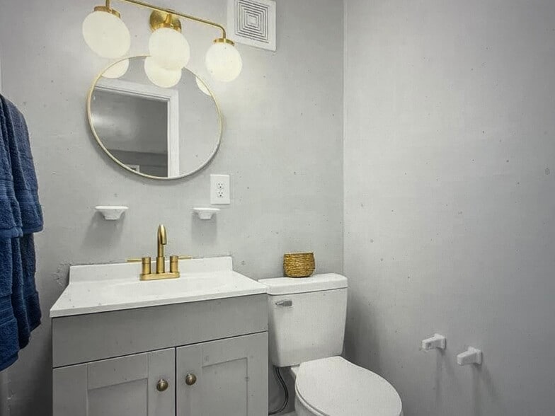 Building Photo - 1175 Carriage Cir