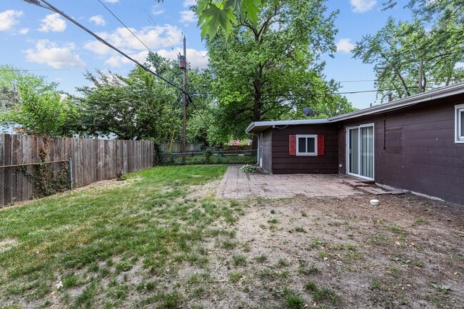 Building Photo - 1395 Bluebird Dr