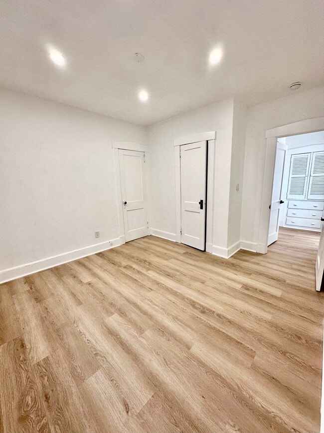 Building Photo - 23 Beecher Pl