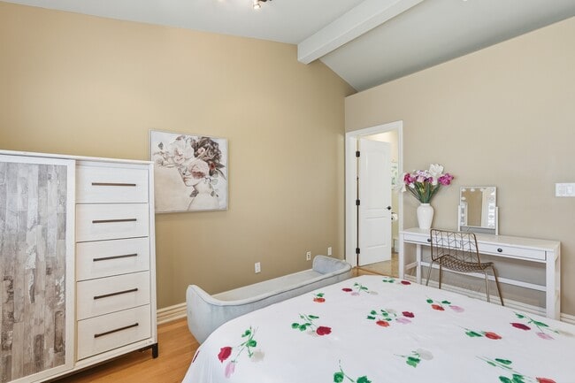 Building Photo - 424 N Broadway