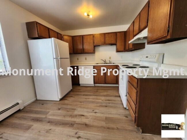 Building Photo - Available Now! Remodeled 2 bed 1 bath Upst...