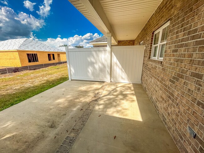 Building Photo - 75 Stockyard Rd