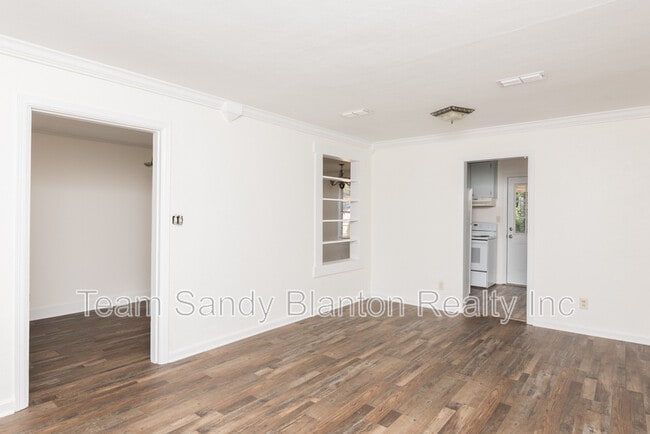 Building Photo - 802 Rue Max St