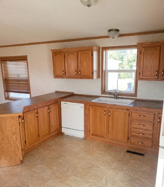 Building Photo - Spacious 3BR/2BA Home in the Heights with Oversized Trex Deck & Central A/C