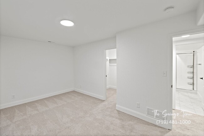 Building Photo - Luxury 5-Bedroom Home in the Award-Winning...