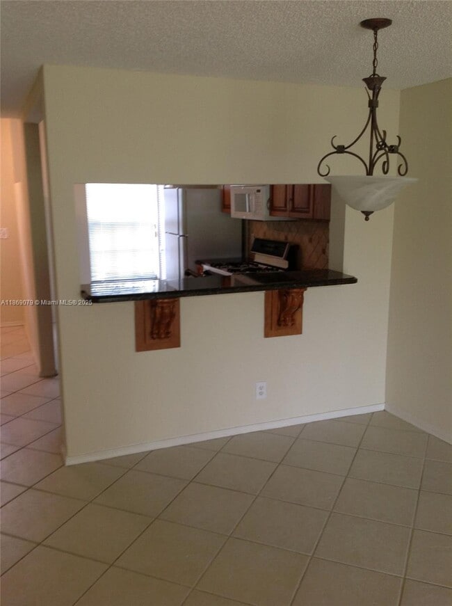 Building Photo - 8248 San Carlos Cir