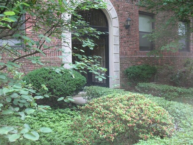 Building Photo - 64 Sagamore Rd