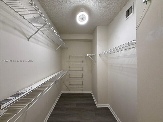 Building Photo - 17100 N Bay Rd