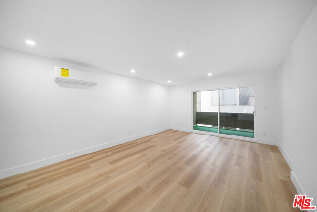 Building Photo - 605 San Vicente Blvd