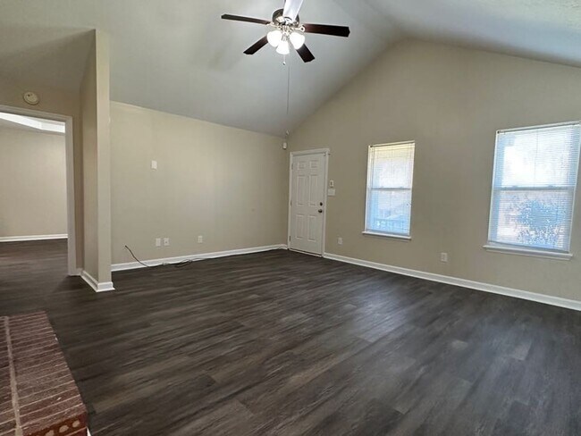 Building Photo - Woodlake - Richmond