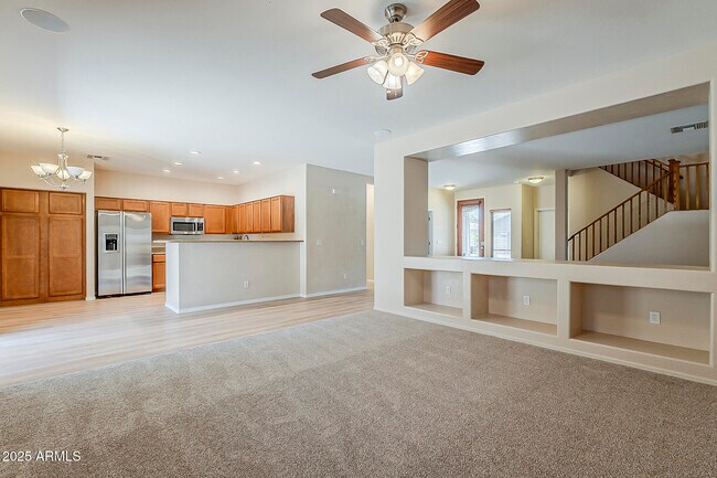 Building Photo - 519 E Rainbow Dr