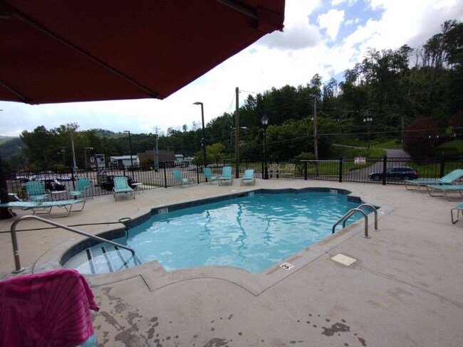 Building Photo - 210 Roaring Fork Ext