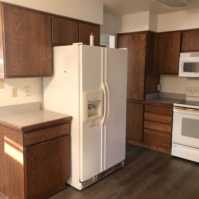 Building Photo - 905 Ponderosa Dr