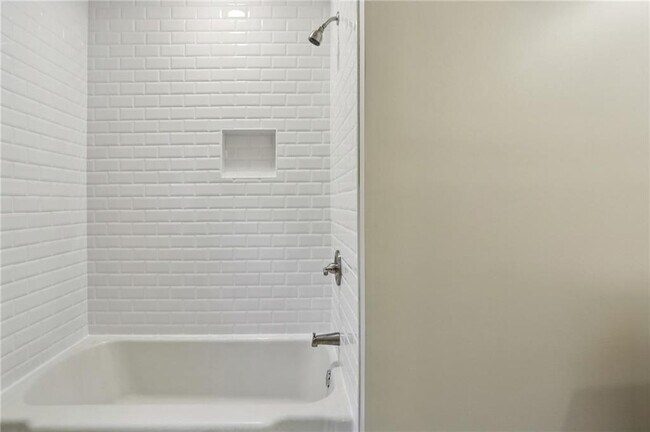 Building Photo - 22 Peachtree Hills Ave NE