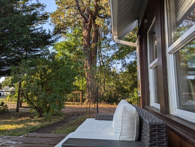 Building Photo - Farm House