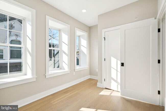 Building Photo - 347 E Gorgas Ln