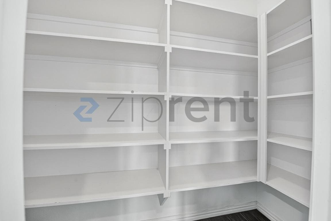 Building Photo - Unit