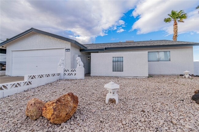 Building Photo - 425 Golden Valley Dr